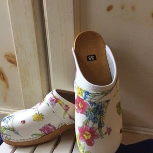 Hand-painted Clogs